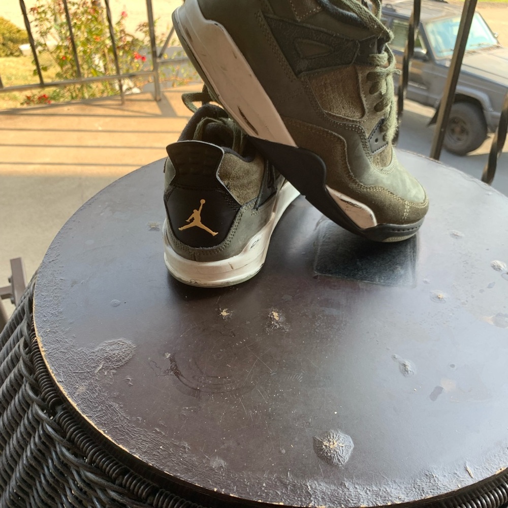 Jordan Kids Sneakers in Olive and White